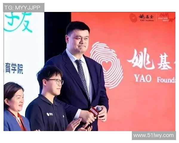 姚明化身街头乞丐挑战自我引发社会对慈善的深思与关注 姚明化身街头乞丐挑战自我引发社会对慈善的深思与关注