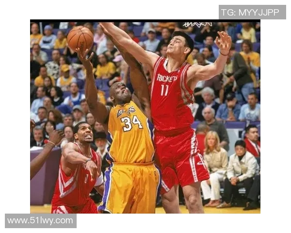 姚明队友大黄的传奇篮球生涯与他在NBA的辉煌成就回顾 姚明队友大黄的传奇篮球生涯与他在NBA的辉煌成就回顾