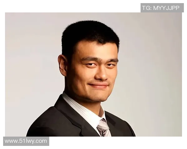 欧洲姚明偶遇篮球传奇瞬间引发热议球迷热情高涨 欧洲姚明偶遇篮球传奇瞬间引发热议球迷热情高涨