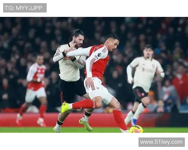 足总杯精彩对决：利物浦大胜阿森纳红牌事件引发全场热议