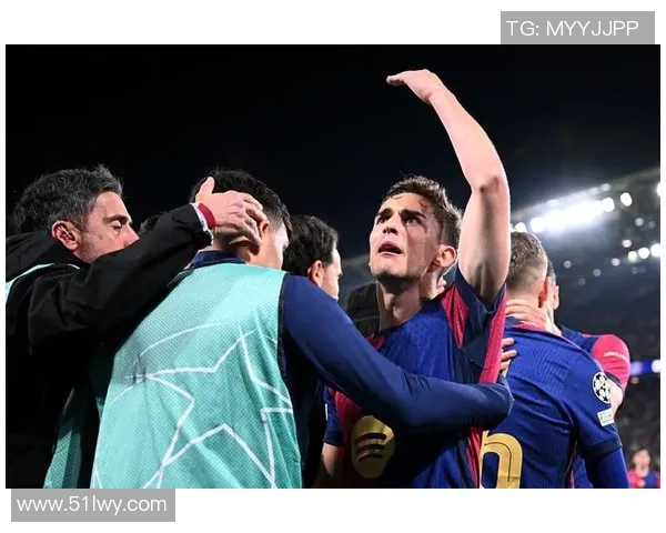 西甲焦点战：多特蒙德与拜仁战平帽子戏法引发全场热烈反响