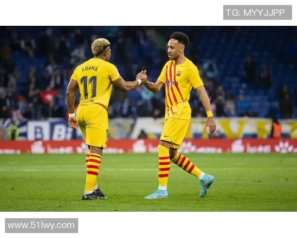 英超大战:巴萨狂胜那不勒斯五球大捷引发全场热议与赛后分析 英超大战:巴萨狂胜那不勒斯五球大捷引发全场热议与赛后分析